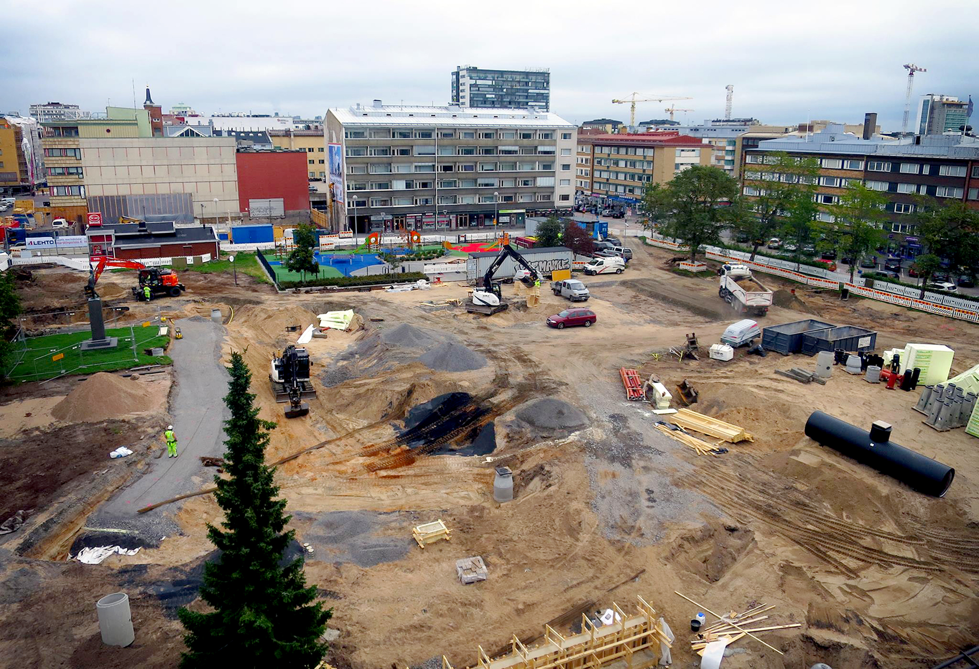 Mannerheiminpuisto on tällä hetkellä työmaa-aluetta leikkipuistoa lukuun ottamatta. Leikkipuiston peruskorjaus valmistui viime vuoden kesällä.
