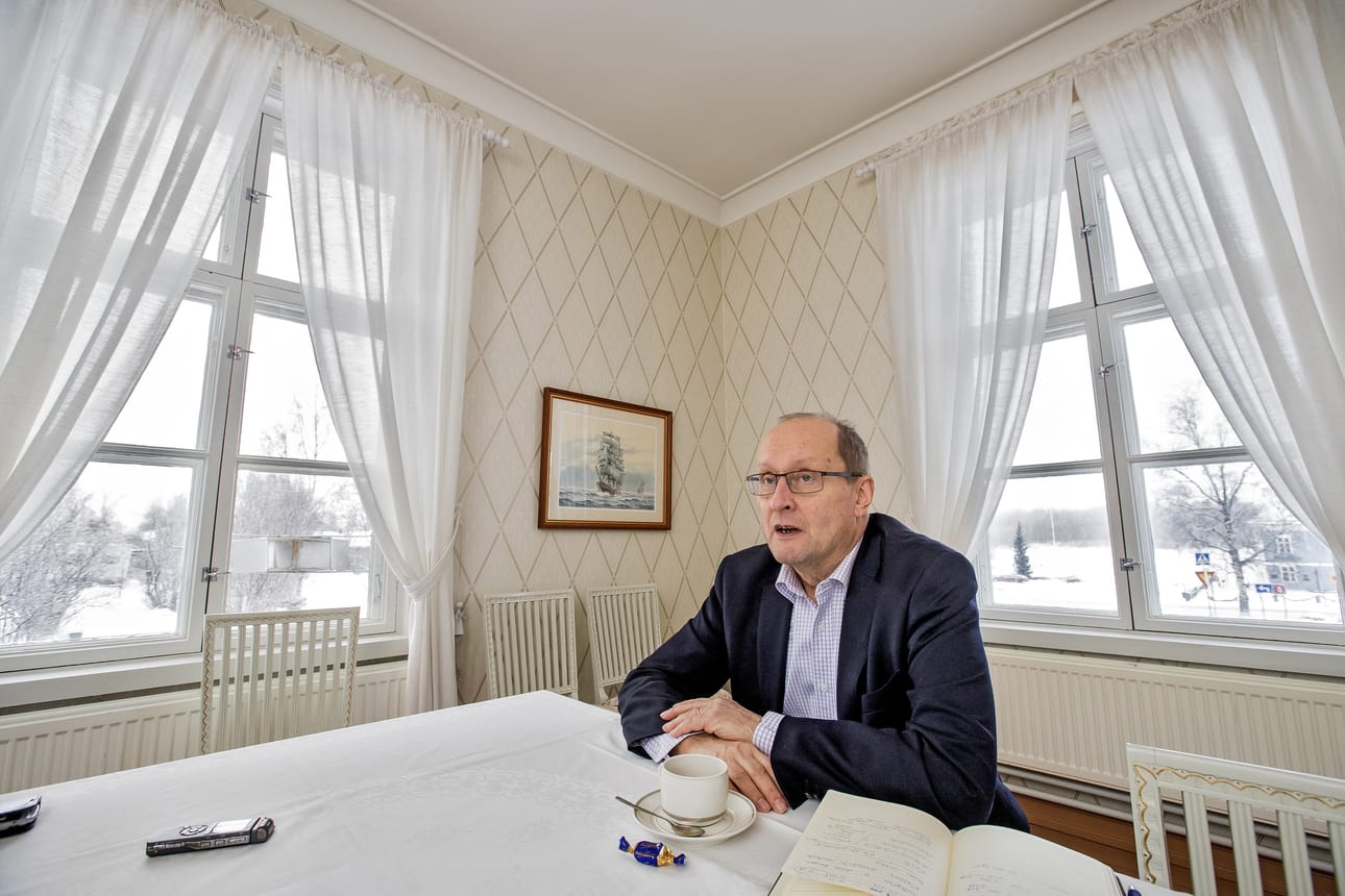 Fennovoiman hallituksen puheenjohtaja Esa Härmälä vieraili Raahessa tiistaina.