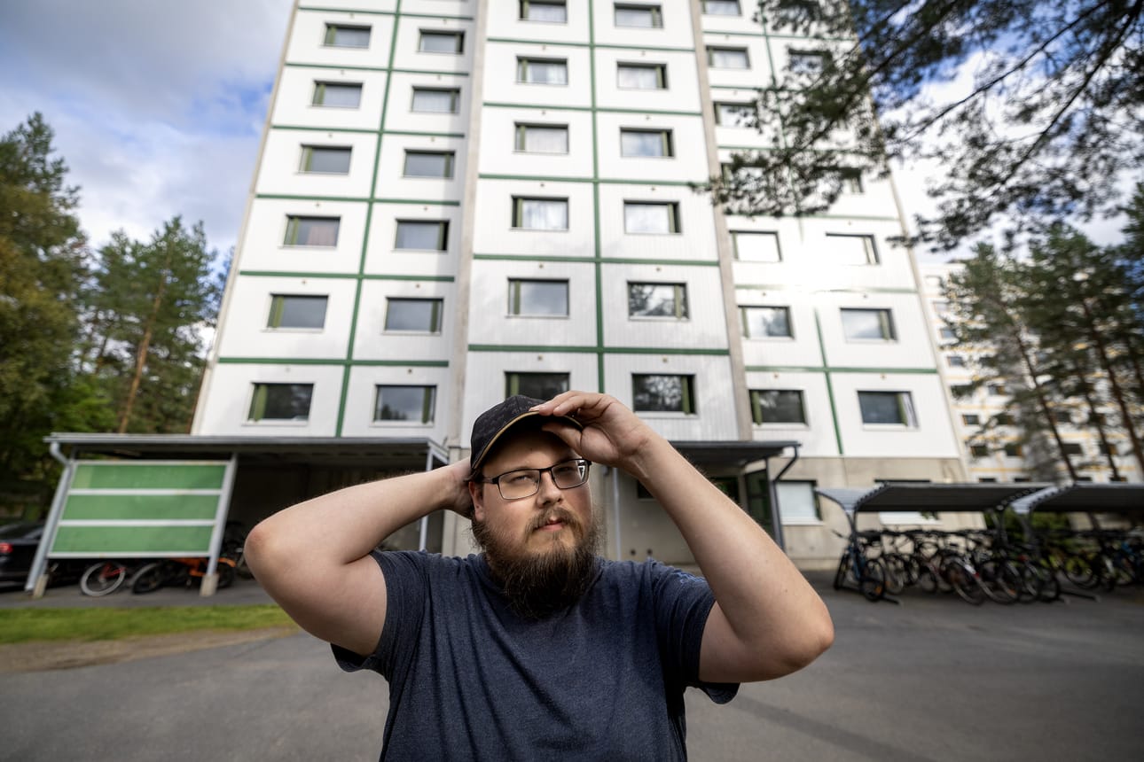 Oulun yliopistossa opiskeleva Iikka Kokkoniemi muutti viime vuonna halvempaan asuntoon tiukan rahatilanteen takia. Tällä hetkellä hän asuu Pohjois-Suomen opiskelija-asuntosäätiön (PSOAS) asunnossa.