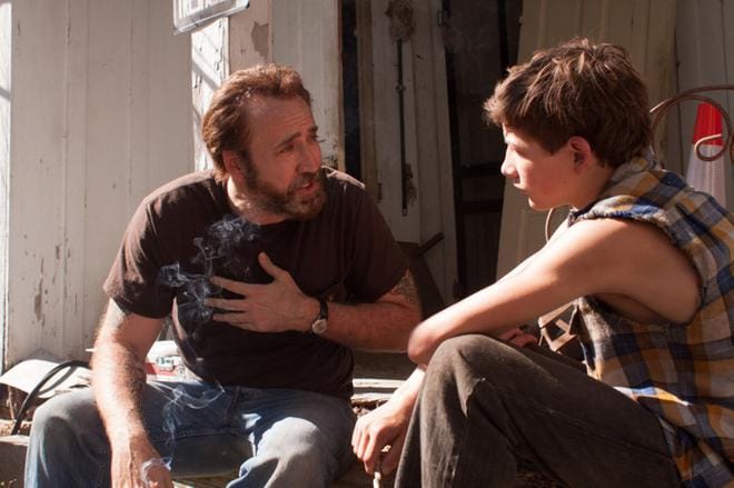Joe (Nicolas Cage) on tärkeä 15-vuotiaalle Garylle (Tye Sheridan, vas.). Hän on Joe-elokuvassa poika, jolla on hulttioisä. KUVA: Sub