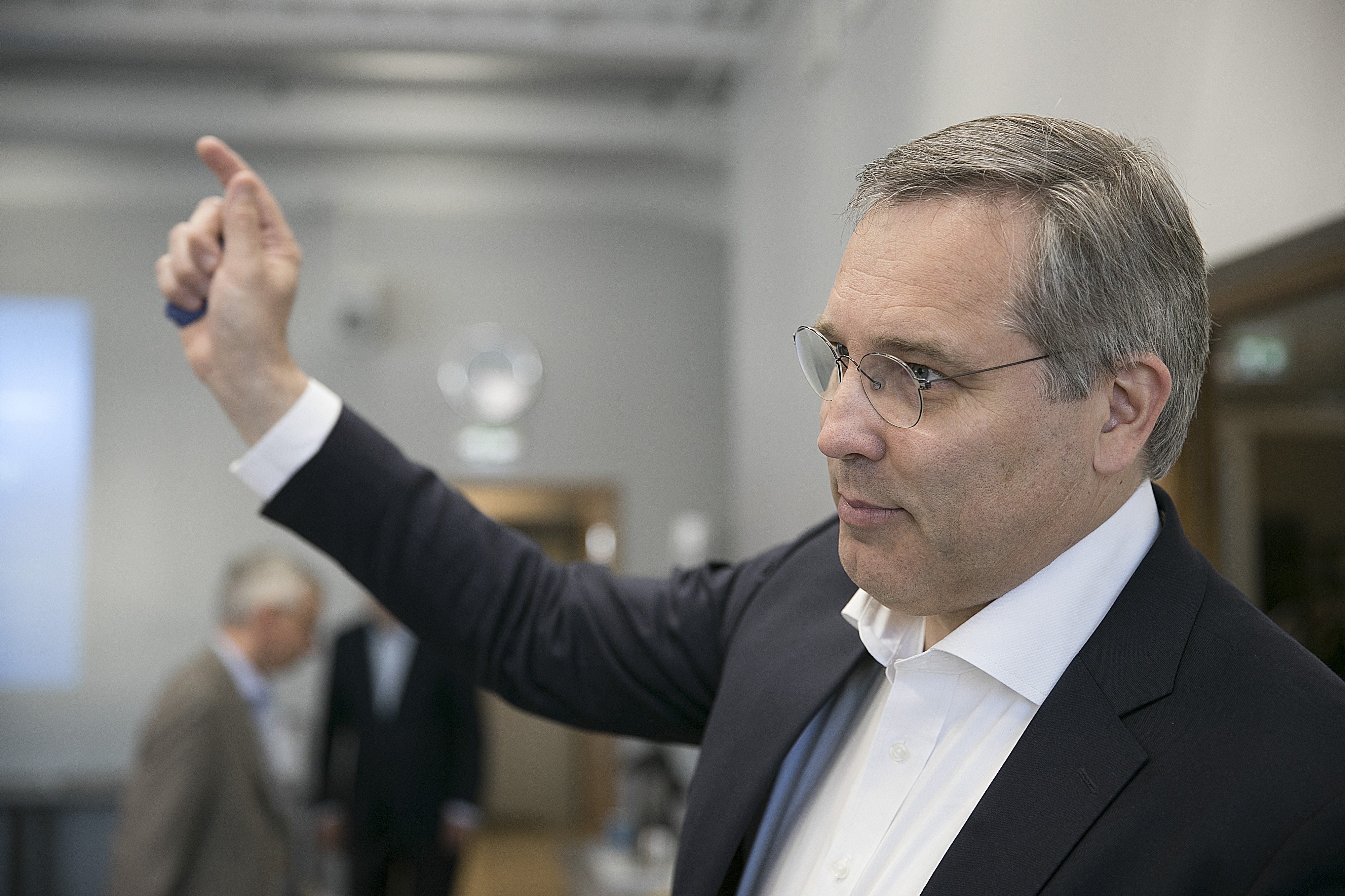 Suomen Yrittäjien toimitusjohtaja Mikael Pentikäinen uskoo, että minimipalkkojen määrittely laissa toisi vakautta palkoista sopimiseen.