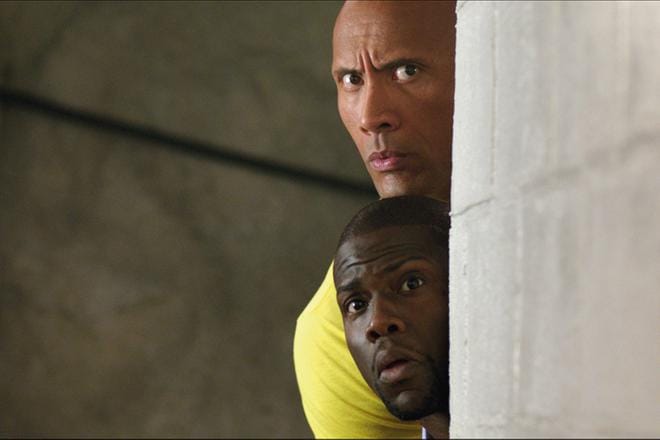 Koulun isoimmasta nörtistä on kasvanut tappavan tehokas CIA-agentti, kun taas nuoruuden suosikista on tullut kirjanpitäjä. Pääosissa Dwayne Johnson ja Kevin Hart. KUVA: TV5