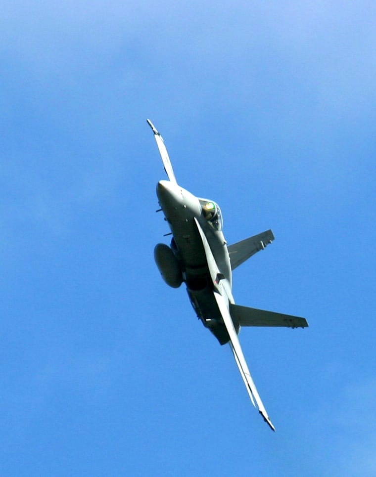 Tällä viikolla Kuusamon lentokentälle laskeutuu muutama Hornet päivittäin.