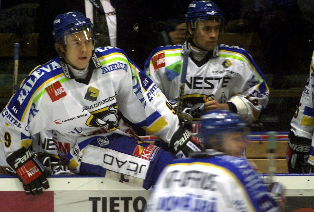 Nuori Niklas Hagman pelasi Kärpissä kaudella 2000-2001.