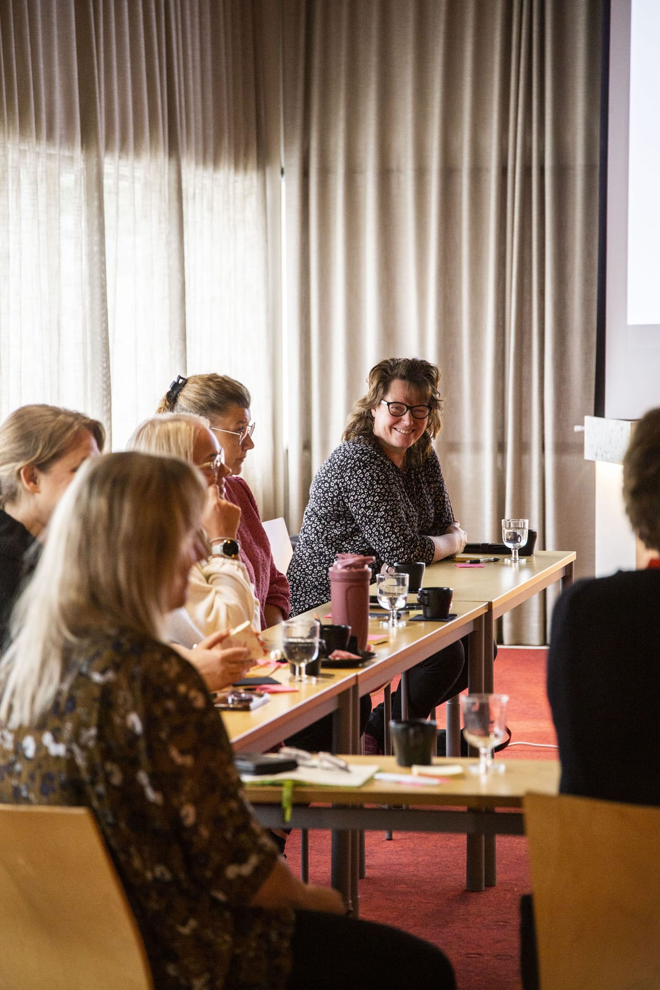 Työpajassa pureuduttiin käytännön haasteisiin ja etsittiin niihin ratkaisuja yhdessä. Saman pöydän ääreen kokoontuivat niin yritysten, oppilaitosten kuin kaupungin edustajat.