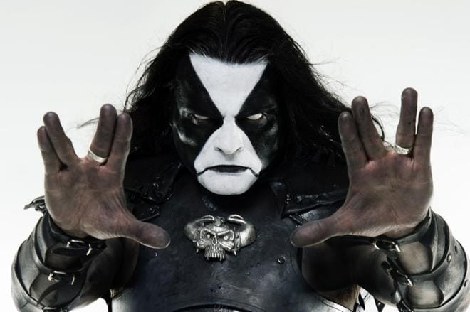 Nummirock lämmiteltiin käyntiin keskiviikkona, ja torstaina ovat vuorossa nelipäiväisen festivaalin ensimmäiset ulkomaiset esiintyjät. Perjantain ykkösnimiin lukeutuu norjalainen black metal -legenda Abbath.