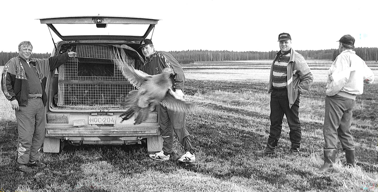 Toimitus kaipaa nyt lisätietoja tästä kuvasta. Tunnistatko sinä nämä henkilöt?