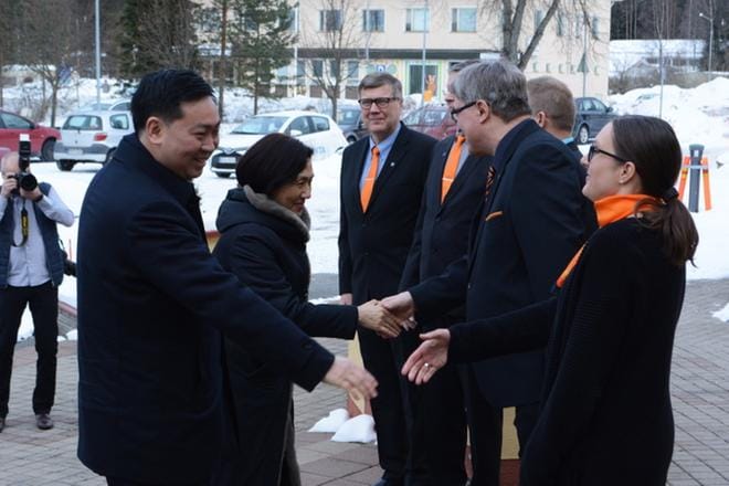 Kiinan Suomen suurlähettiläs Chen Li ja rouva Qin Sa ovat parhaillaan vierailulla Ähtärissä. Perjantaina he tapasivat Ähtärin kaupungin johtoa. KUVA: ELLA NURMI