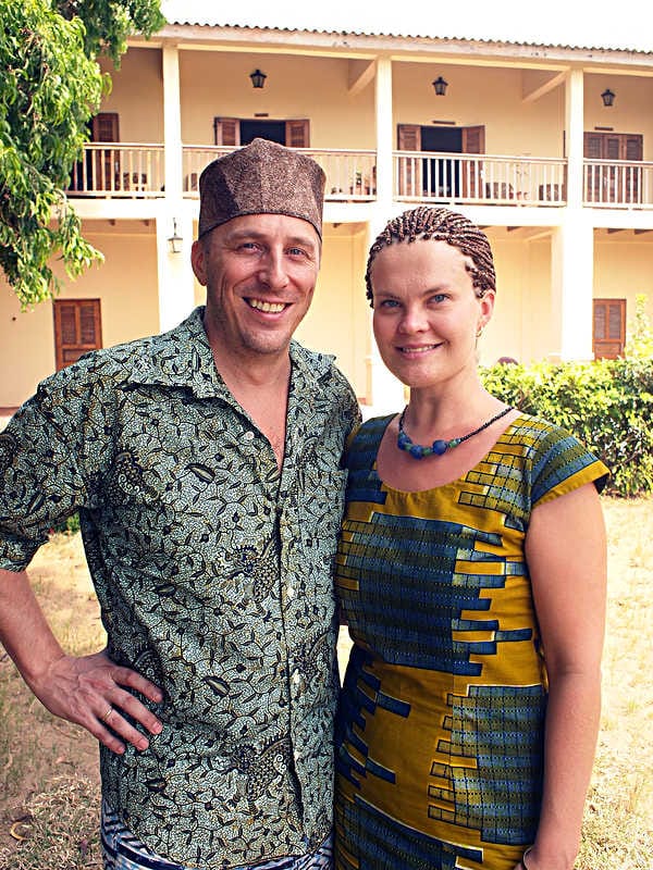 Osmo Tapio Räihälä ja Maria Puusaari kokevat työrauhan ohella Afrikan-matkan tärkeimmäksi anniksi kontaktit toisiin muusikkoihin.