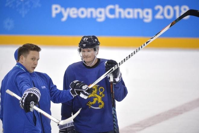 Lauri Marjamäki (vas.) ja Petri Kontiola pääsevät tositoimiin torstaina. KUVA: LEHTIKUVA / TIMO JAAKONAHO