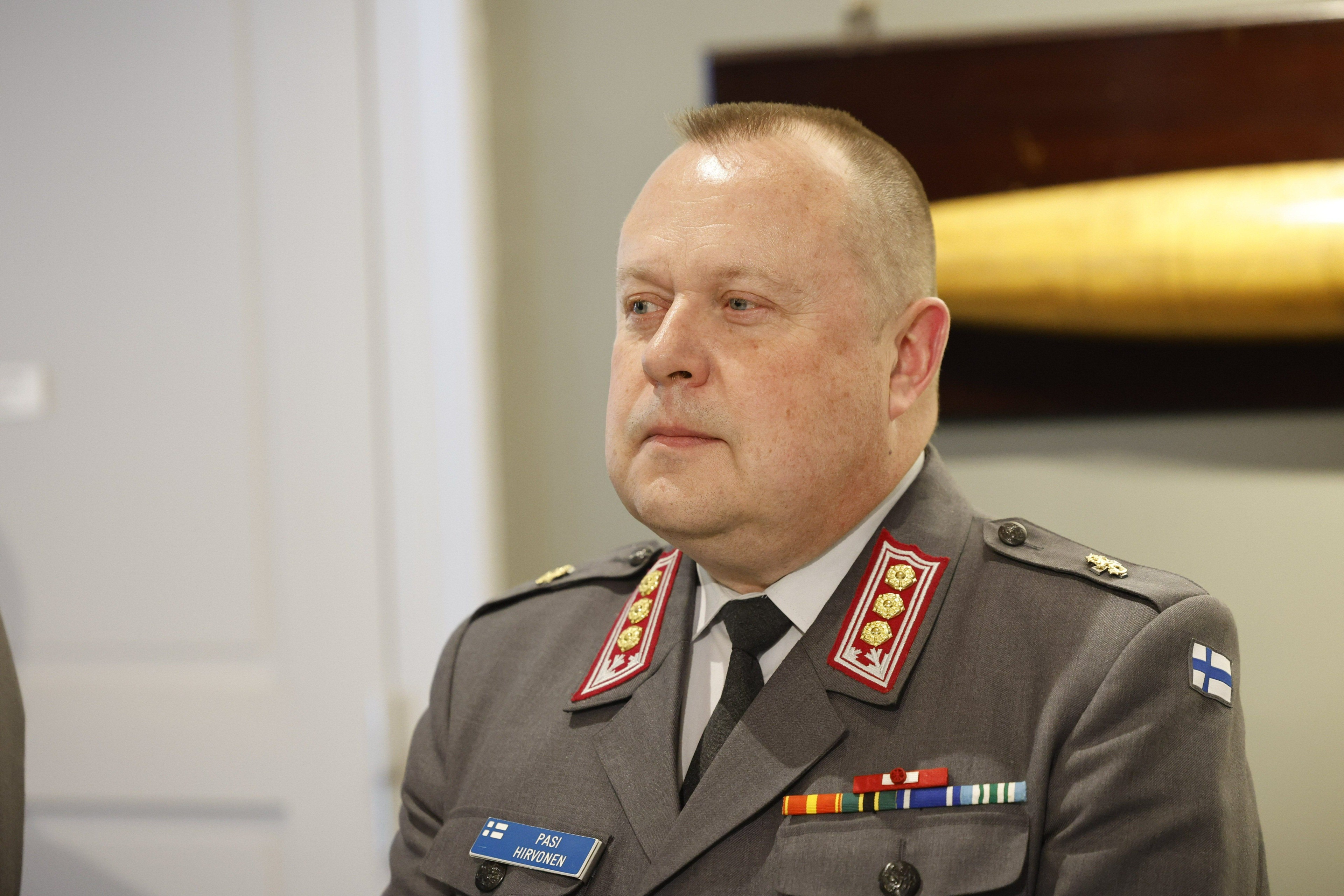 Venäjä on uhka koko Euroopalle, mutta sitä ei tunnuta kaikissa Euroopan maissa ihan täysin ymmärrettävän tai syystä tai toisesta ei haluta ymmärtää, sanoo eversti Pasi Hirvonen. Hän johtaa Maanpuolustuskorkeakoulun sotataidon laitosta.
