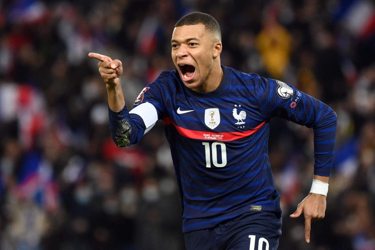 CNN-kanava kysyi häneltä, viekö tie pian Real Madridiin, joka havitteli Mbappea kesällä muhkealla 180 miljoonan tarjouksella. Ei tammikuussa, Mbappe vastasi. LEHTIKUVA / AFP
