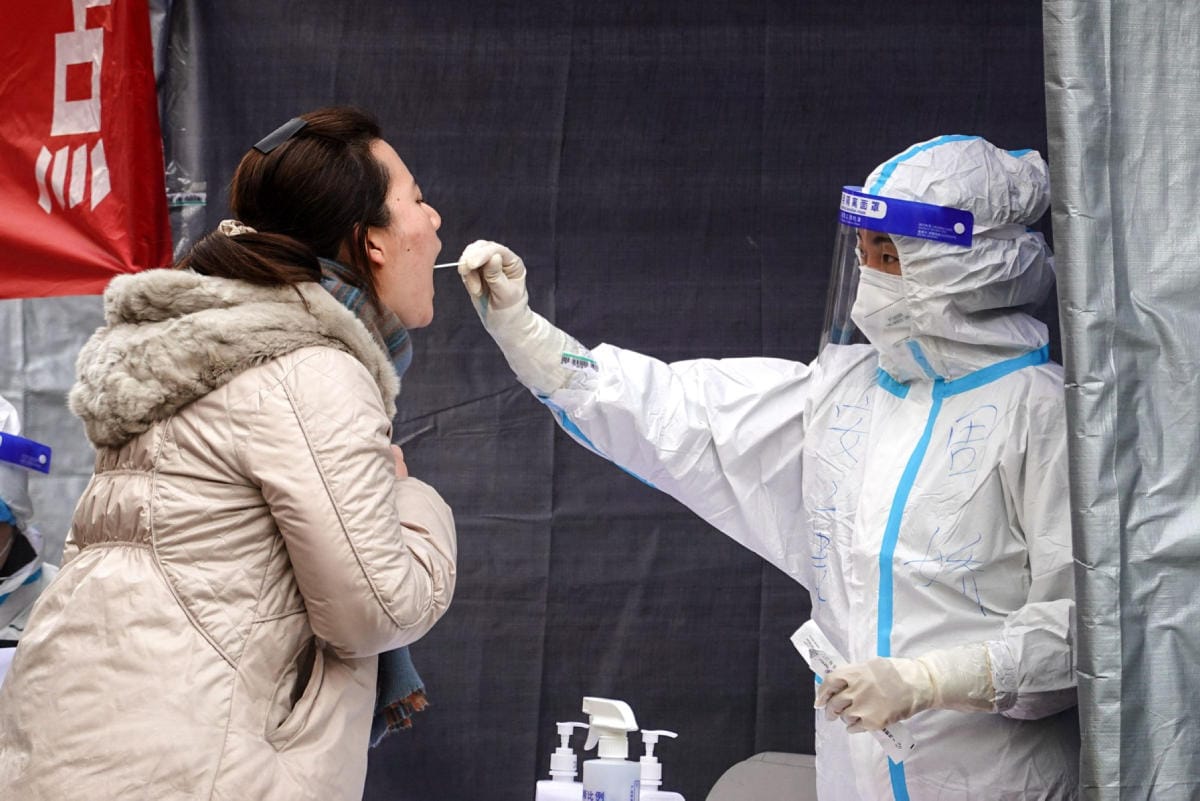 Viimeisen viikon aikana maailmassa todettiin keskimäärin 1 045 000 koronatartuntaa päivässä. LEHTIKUVA/AFP