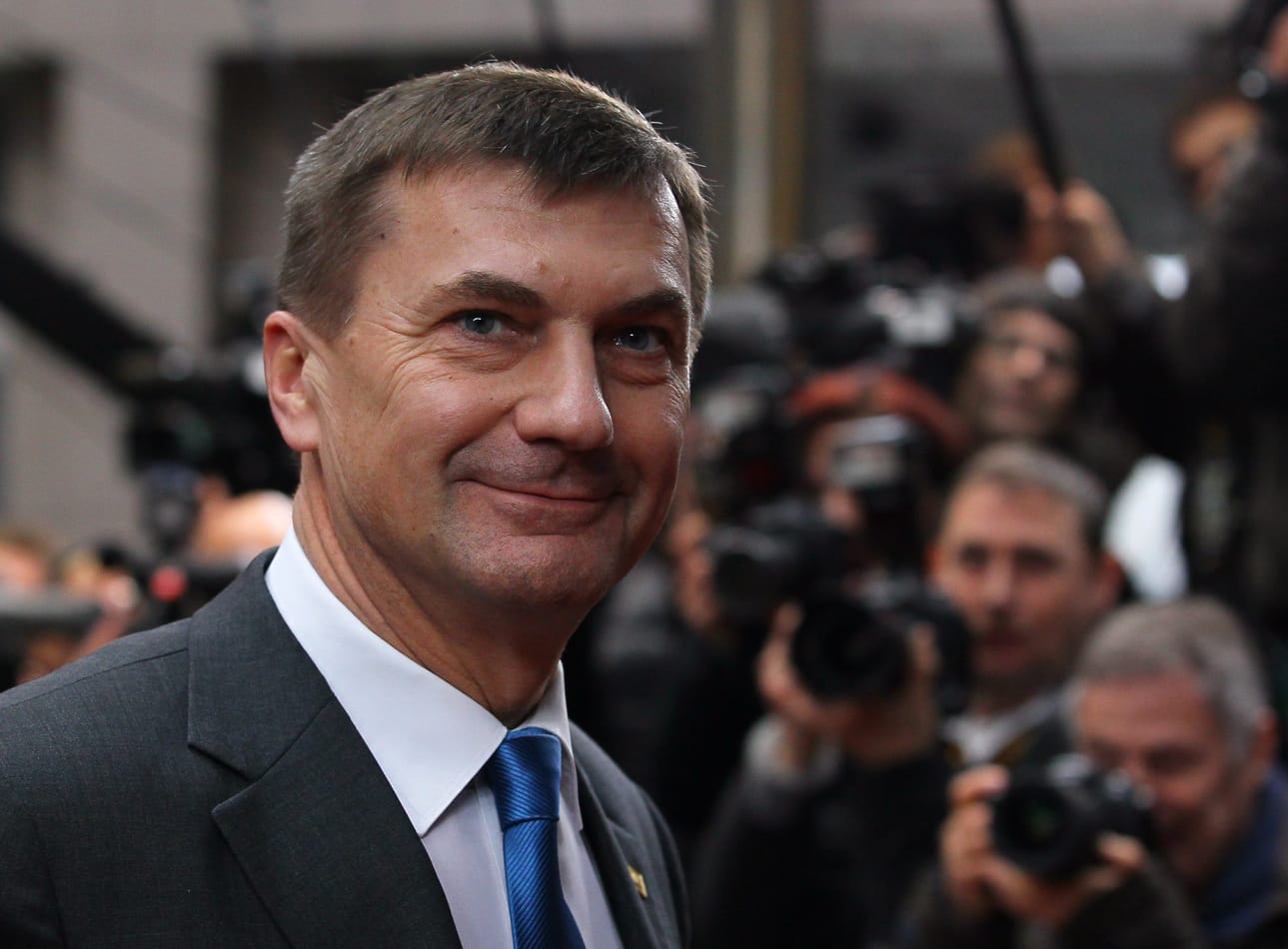Viron pääministeri Andrus Ansipin mukaan euro on Virolle menestystarina.