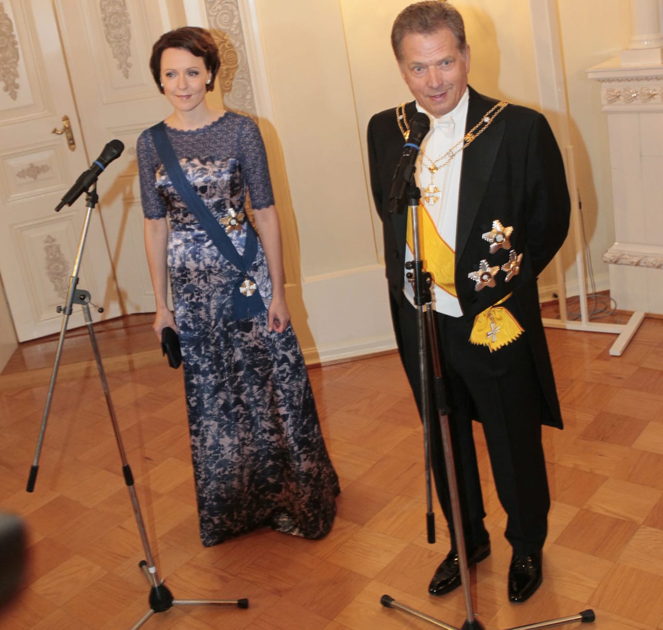 Presidentti Sauli Niinistö ja rouva Jenni Haukio tiedotustilaisuudessa ennen Linnan juhlien alkua.