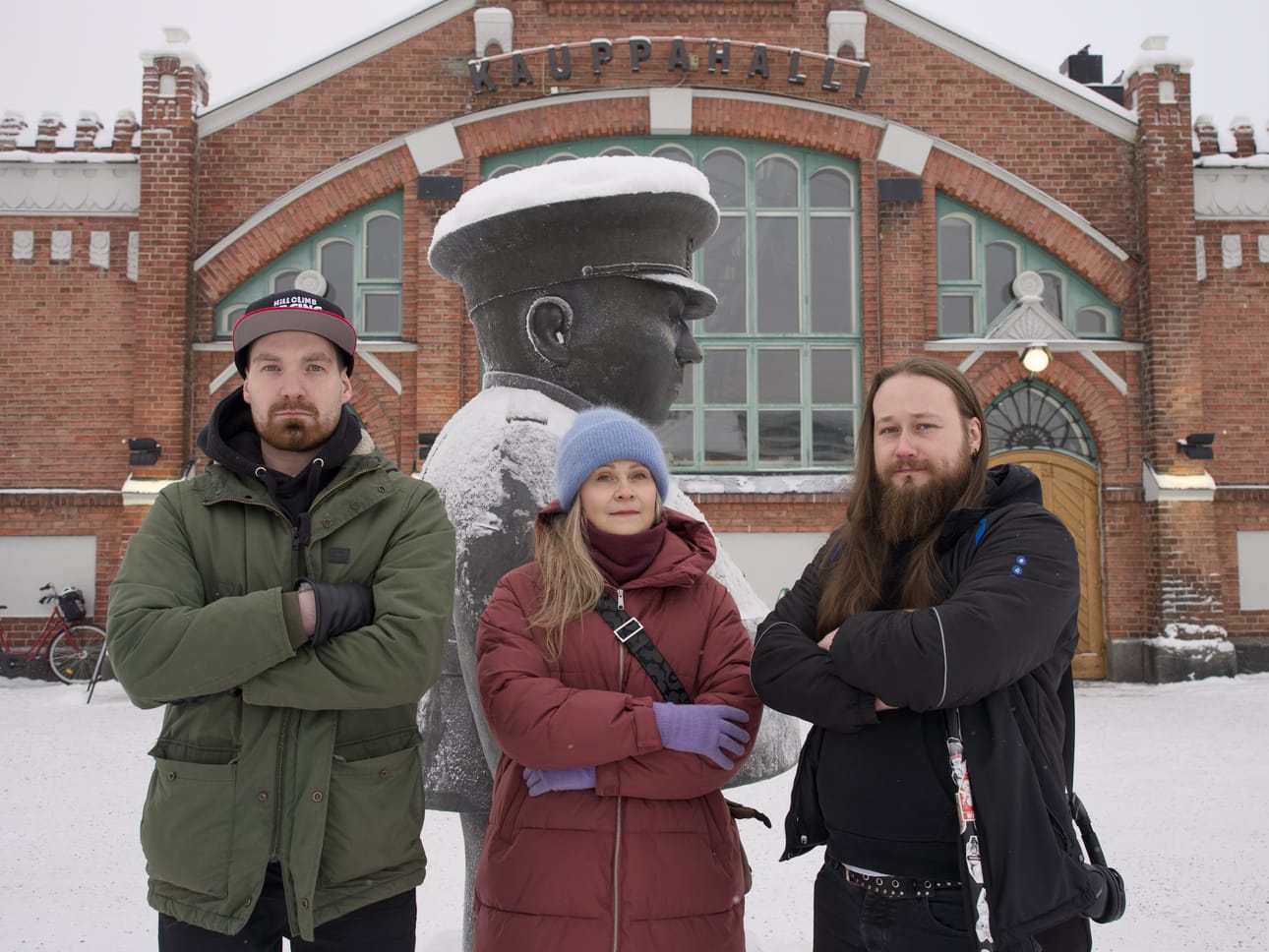 Daniel Rantalaa, Laura Thurlinia ja Ville Helttusta harmittaa Oulun päättäjien nihkeys pelialaa kohtaan.