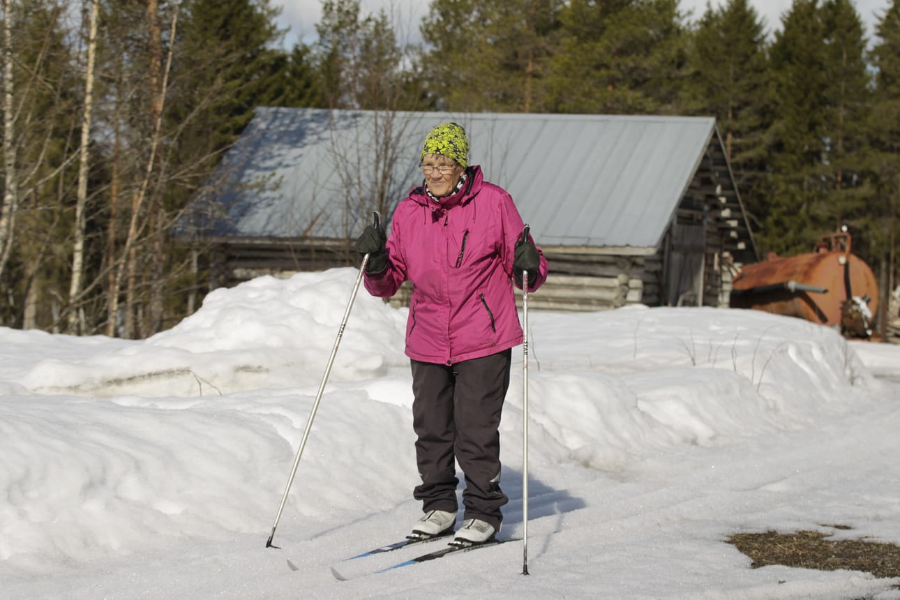 Eila Ylimartimon kiertämä 1,3 kilometrin hiihtolenkki lähtee kotipihasta ja päättyy kotipihaan.