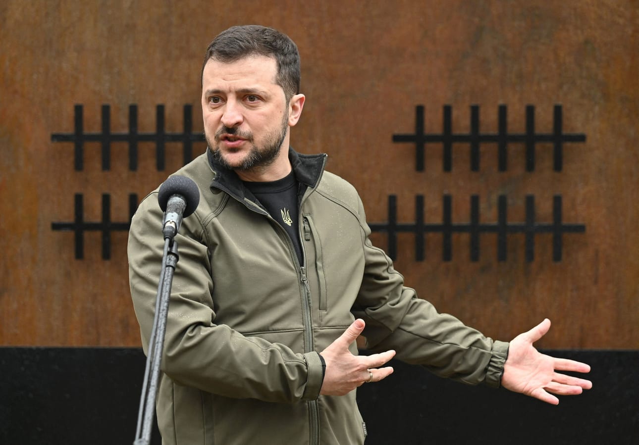 Presidentti Volodymyr Zelenskyi kuvattuna 3. huhtikuuta Tshernihivissä. Lehtikuva/AFP