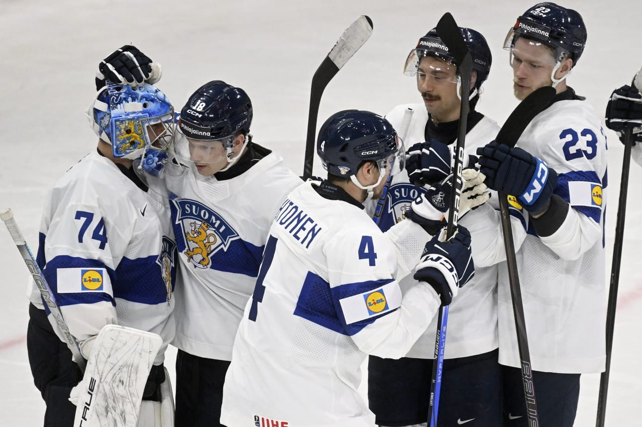 Maalivahti Juuse Saros (vas.) pelasi jälleen huippuottelun. LEHTIKUVA / Vesa Moilanen