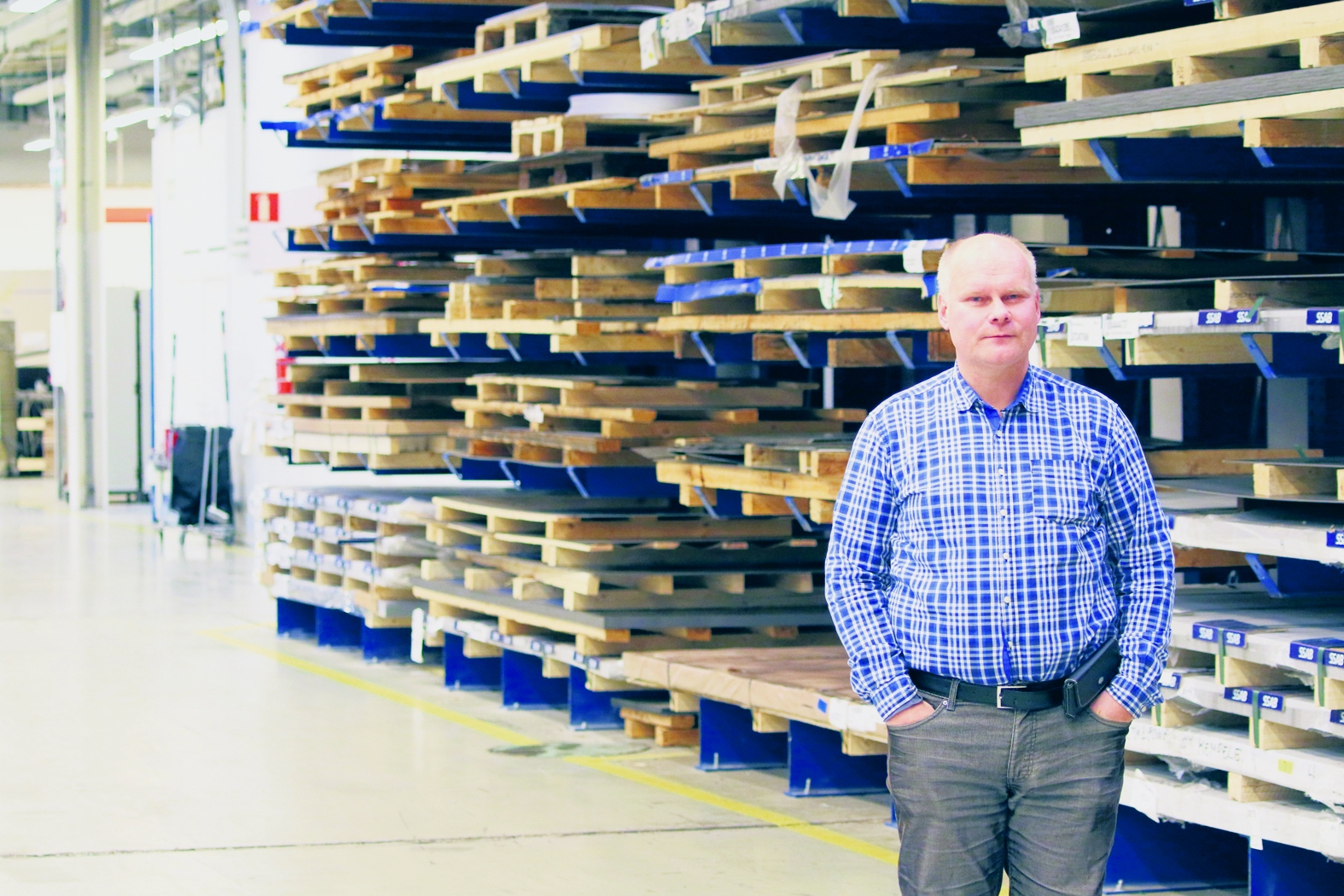 Heikki Paakkari työskenteli itse aiemmin Takatie 6:n elektroniikkateollisuuden parissa. Sittemmin hän palasi samaan taloon ja vuokraa tiloja nyt halukkaille yrittäjille.