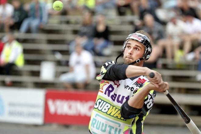 Jukka-Pekka Vainionpää takoo juoksuja JymyJusseissa myös ensi kaudella. Kuva: Heikki Hakanen