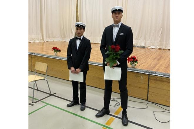 Härmän lukiossa juhlittiin itsenäisyyspäivän alla kahta uutta ylioppilasta, Visa Kangasta ja Markus Tammelaa. KUVA: MARIA IHAMÄKI