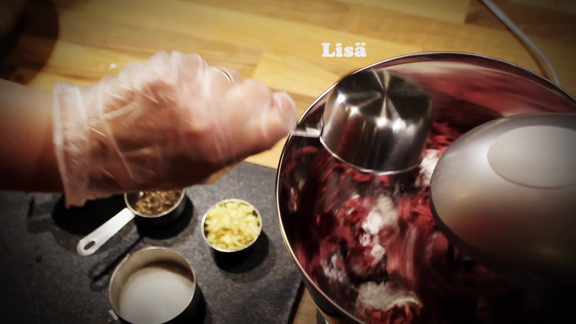 Hellavahdit: Näin syntyy lammasmakkara