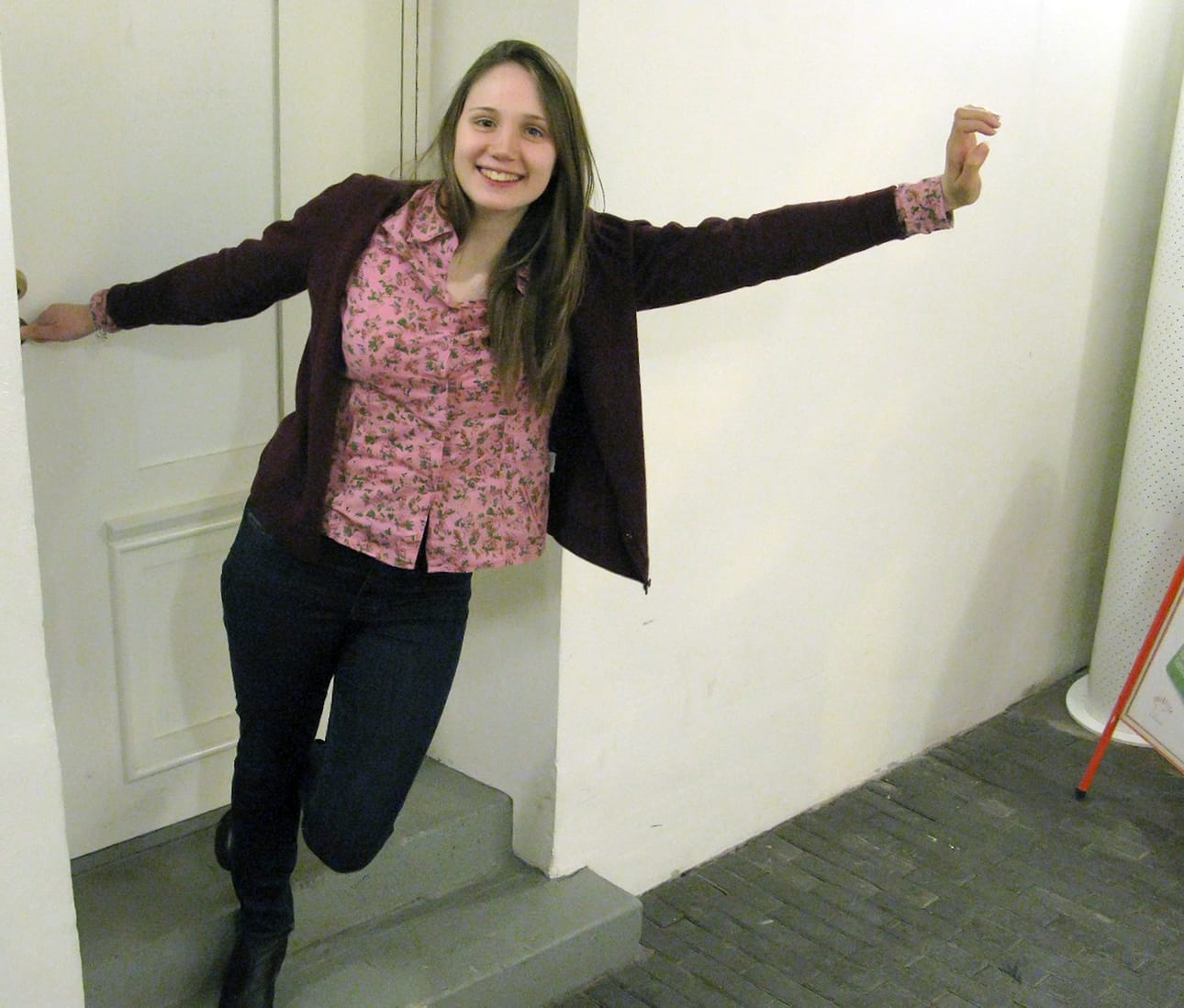 Aila Hauru kehottaa avaamaan uuden oven elämässä, mikäli kaipaa suuria muutoksia ja kokee olevansa siihen valmis.