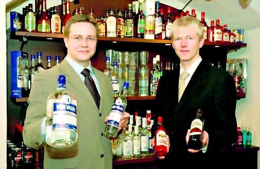 Livikon miehet. Janek Kalvi ja Neeme Naris luottavat pienestä asemastaan huolimatta suuriin suunnitelmiinsa.