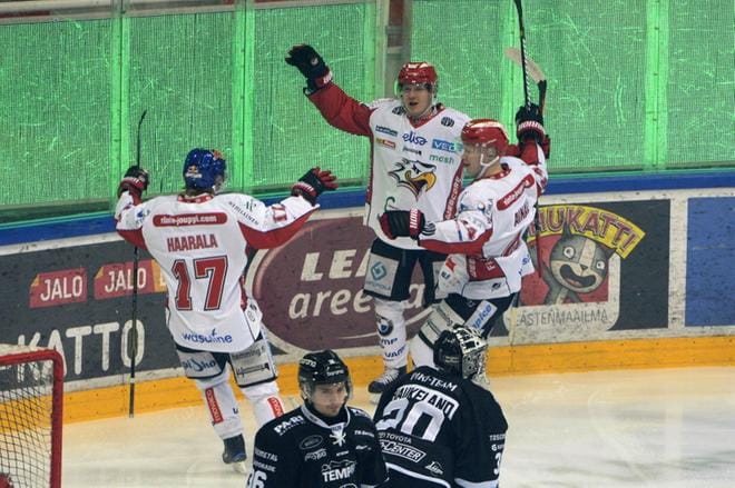 Sport järjesti Jääkiekkoliigassa yllätyksen, kun se haki vieraspisteet sarjakakkoselta, Turun Palloseuralta. KUVA: TURUN SANOMAT/JARI LAURIKKO