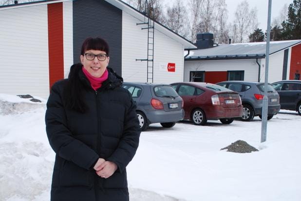 Karijokelainen Tarja Parkatti kokee, että puututtuaan vanhusten hoitoon ja tuotuaan hoidon puutteet julkisuuteen, häntä ei enää haluta palkata Kristiinassa hoitotyöhön. KUVA: OLLI PURSIAINEN