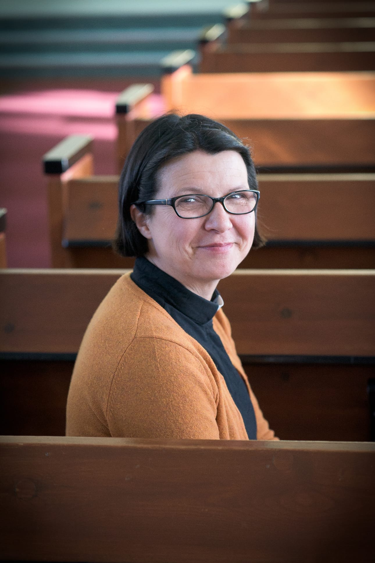 Taina Manninen on Kuusamon ensimmäinen naispuolinen kirkkoherra.