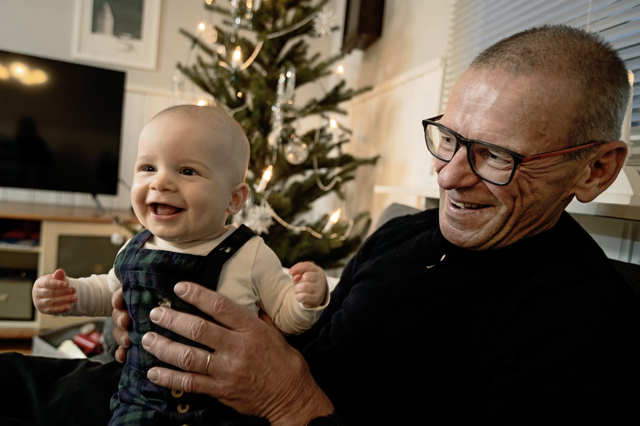 Anneli ja Antti Väätämöisen joulunvietossa on nykyään mukana myös junioriosastoa, sillä lapsenlapsia on tullut kaksin kappalein. Kuvassa tänä vuonna ensimmäistä jouluaan viettävä tyttärenpoika Elmo.