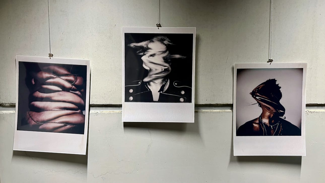 Osat Body Roped, Self-portrait #2 ja Artist #2 (2025) Tonny Tromborg Sørensenin valokuvasarjasta Bi-Polaroid.