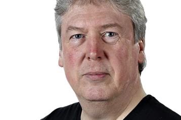 Jari E. Hakala, kolumnikuva.
