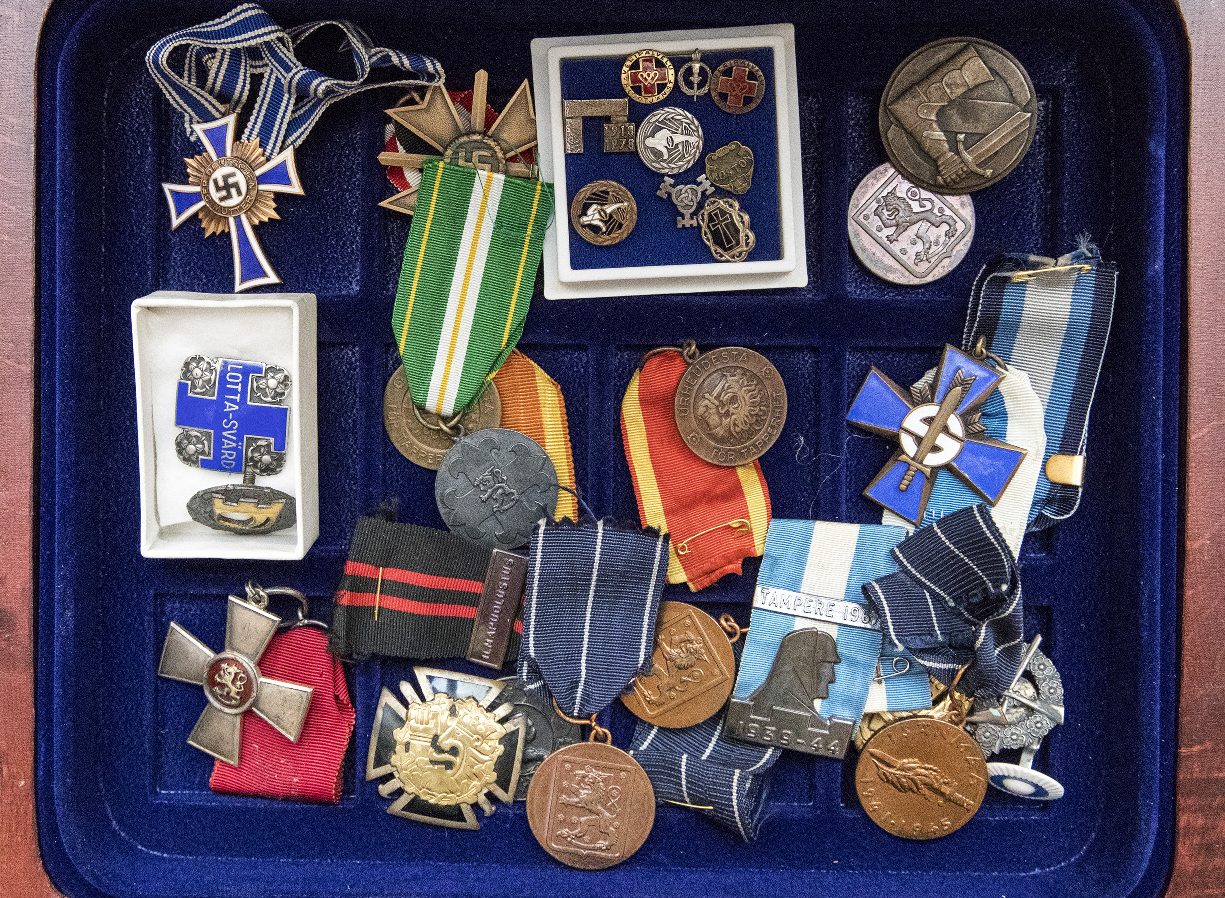 Militaria kuuluu Laasosen tärkeimpiin keräilyaiheisiin.