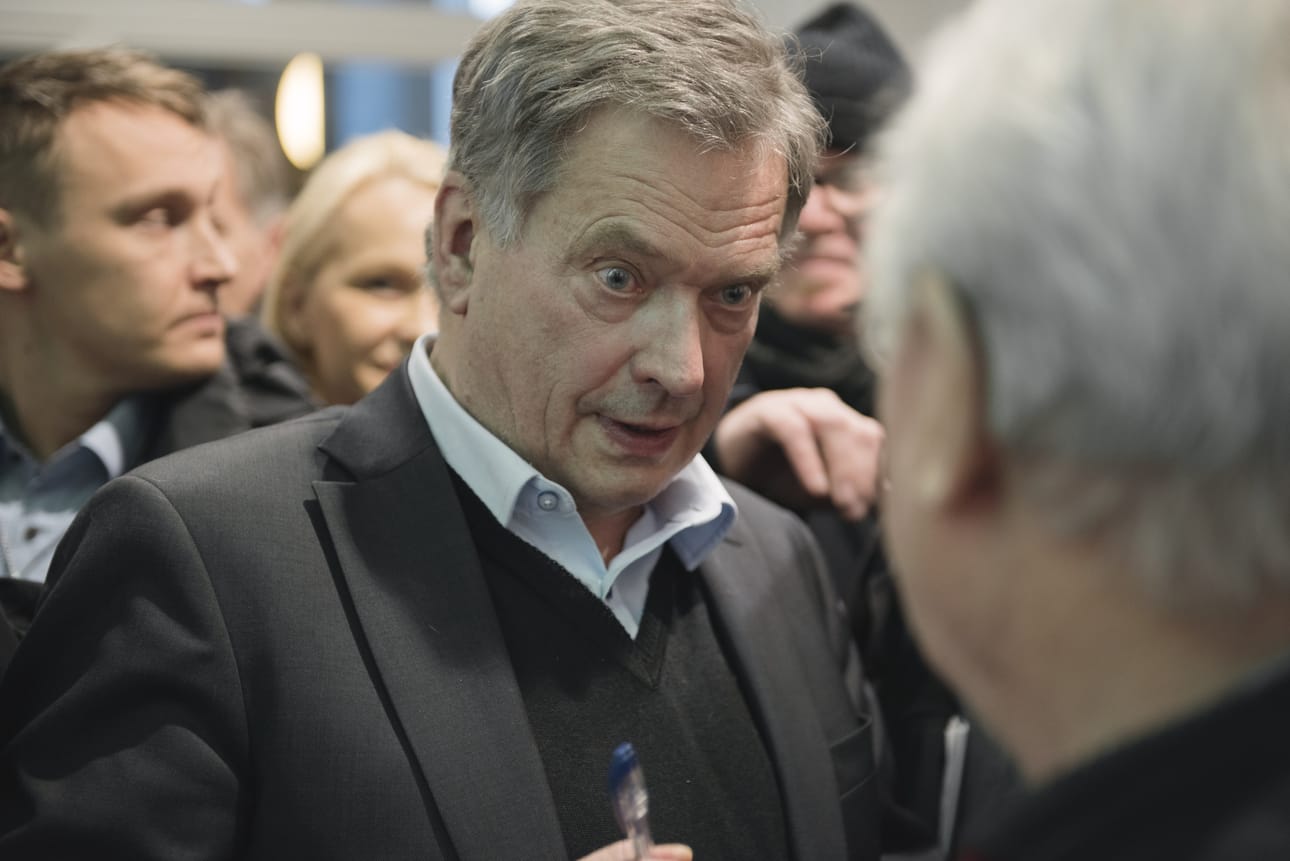 Puolet suomalaisista katsoo, että Nato-jäsenyyttä ei pidä hakea, vaikka presidentti Sauli Niinistö sitä pitäisikin Suomen turvallisuudelle järkevänä.