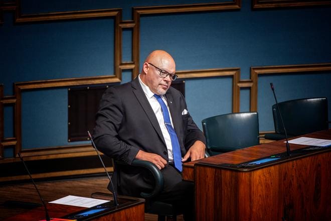Ano Turtiainen on ensimmäisen kauden kansanedustaja Juvalta Etelä-Savosta. Turtiainen putosi kesän kuntavaaleissa Juvan kunnanvaltuustosta. Voimanostajataustaisen yrittäjän vaihtoehtoiset mielipiteet kuitenkin saavat kaikupohjaa verkossa.