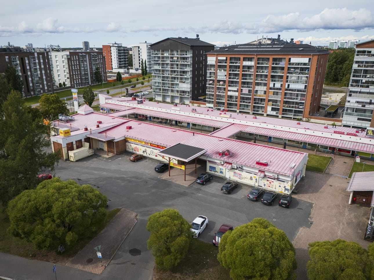 Ryöstön yritys tapahtui Höyhtyän ostoskeskuksella.