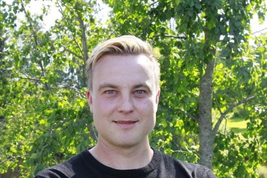 Ulvila on pohtinut paljon Tromsön päävalmentajan Simo Valakarin kanssa Suomen ja Norjan jalkapallon eroja. KUVA: PAAVALI PASTILA