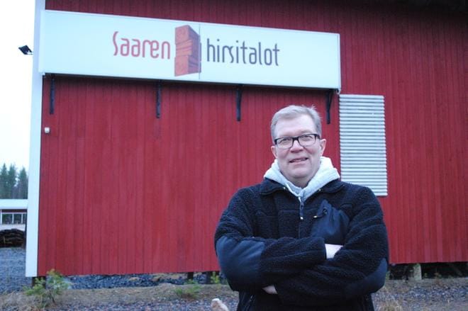 Raimo Saari on kokenut kaupankäyntikulttuurin muutttumisen hirsirakennusalalla 30 vuoden aikana. KUVA:EEVA-LIISA KULJU