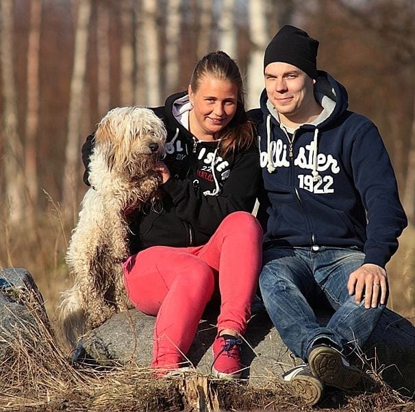 Oululaiset Noora Kantola ja Jarmo Pennanen valmistautuvat hurjaan kävelyreissuun.