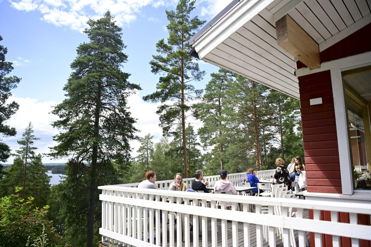 Lämpötilat jäävät sunnuntaina idässä noin 20 asteeseen, kun taas Lapissa liikutaan 15 ja 20 asteen välillä. LEHTIKUVA / EELIS BERGLUND