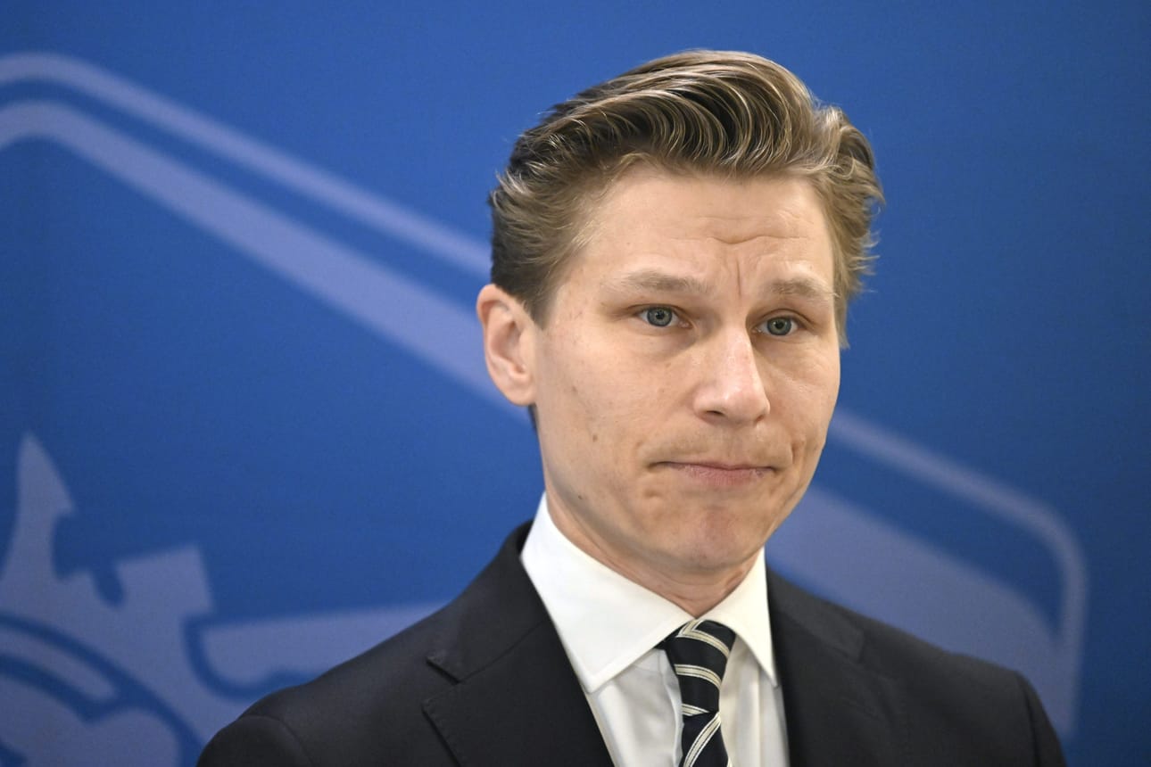 Puolustusministeri Antti Häkkänen (kok.) on tehnyt kuusi kielteistä kiinteistökauppojen lupapäätöstä. LEHTIKUVA / Mikko Stig