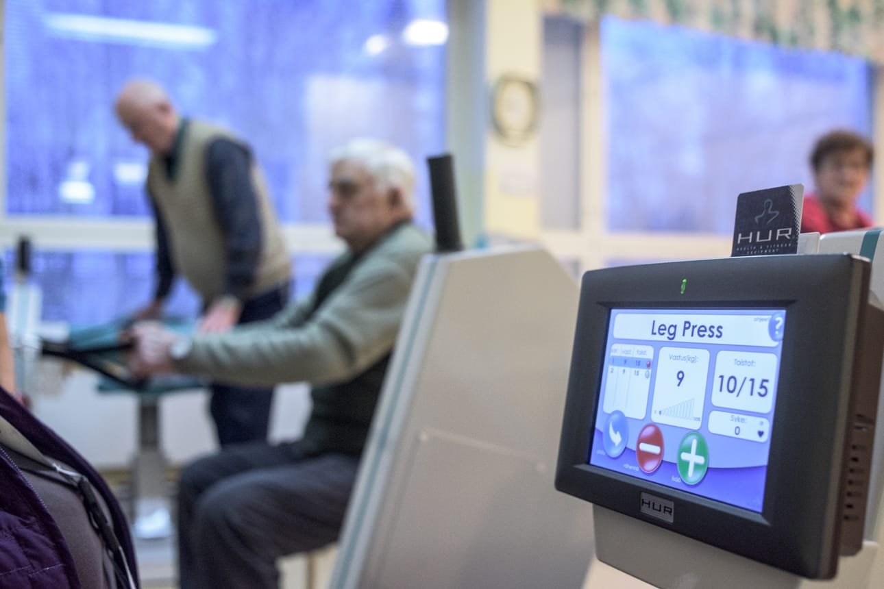 Erityisesti tutkimuksissa, joiden kohderyhmänä olivat lievää muistitoimintojen heikentymistä sairastavat iäkkäät henkilöt, todettiin positiivinen yhteys liikuntaharjoittelun ja muistitoimintojen välillä. Arkistokuva.