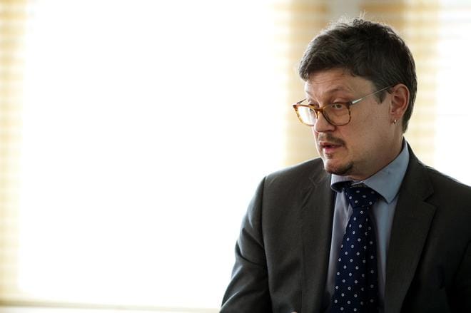 Mustasaaren kunnanjohtaja Rurik Ahlberg sanoo, että on kohteliasta informoida naapurikuntia, missä mennään Vaasan ja Mustasaaren kuntaliitosneuvotteluissa tällä hetkellä. ARKISTOKUVA: TIMO ANNANPALO