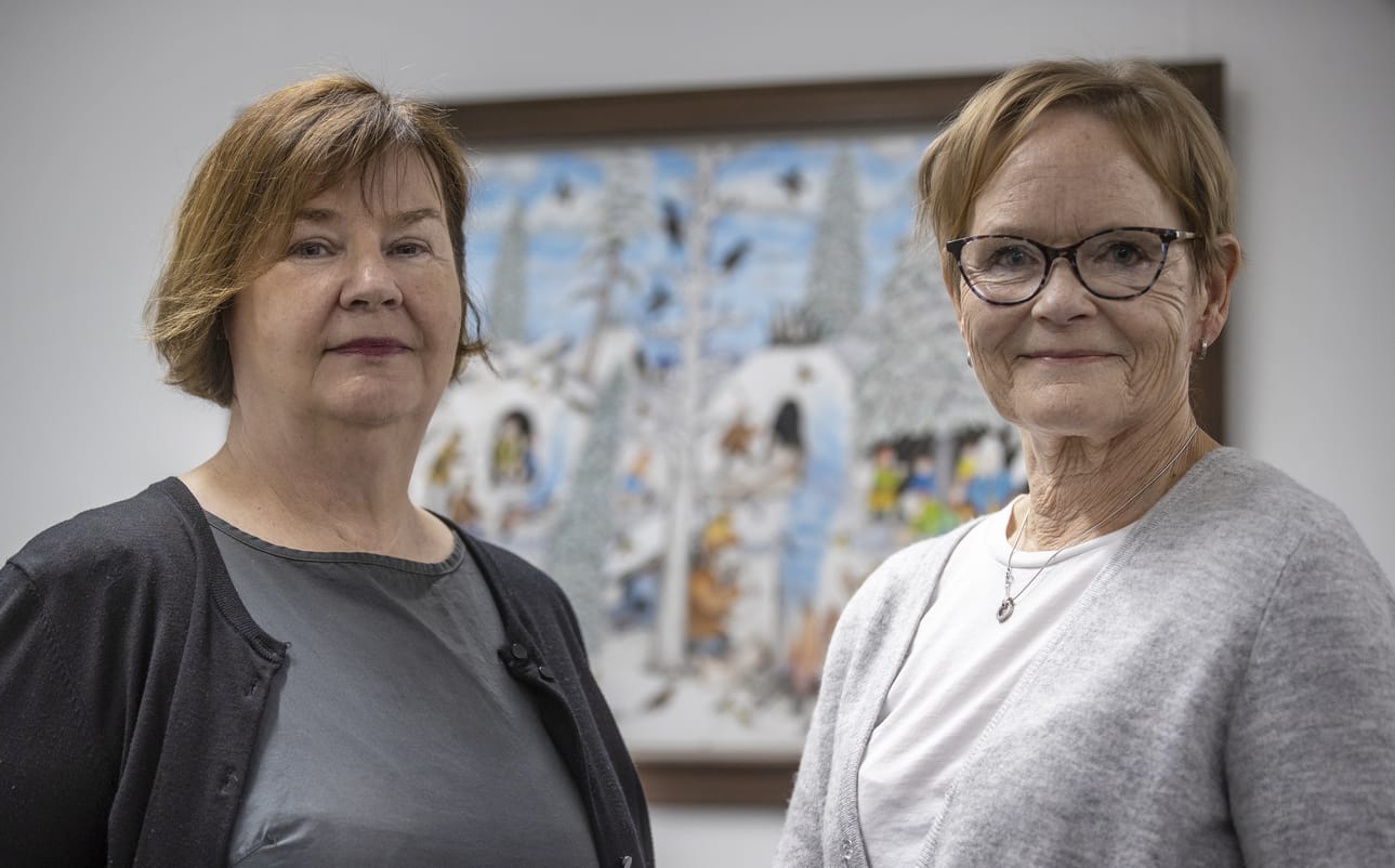 Miten minusta tulee minä -kirjan kirjoittaneet Annukka Oiva-Kess (vas.) ja Eeva-Liisa Kronqvist muistuttavat, että vanhemmuus on oppimisprosessi, johon kukaan vanhempi ei ole valmis