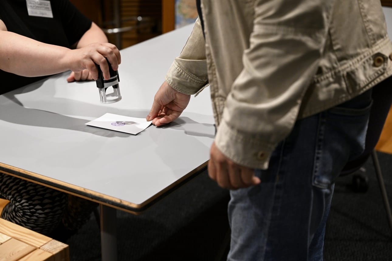 Vaalihuoneistot aukesivat EU-vaalien äänestyspäivänä yhdeksältä. LEHTIKUVA / VESA MOILANEN