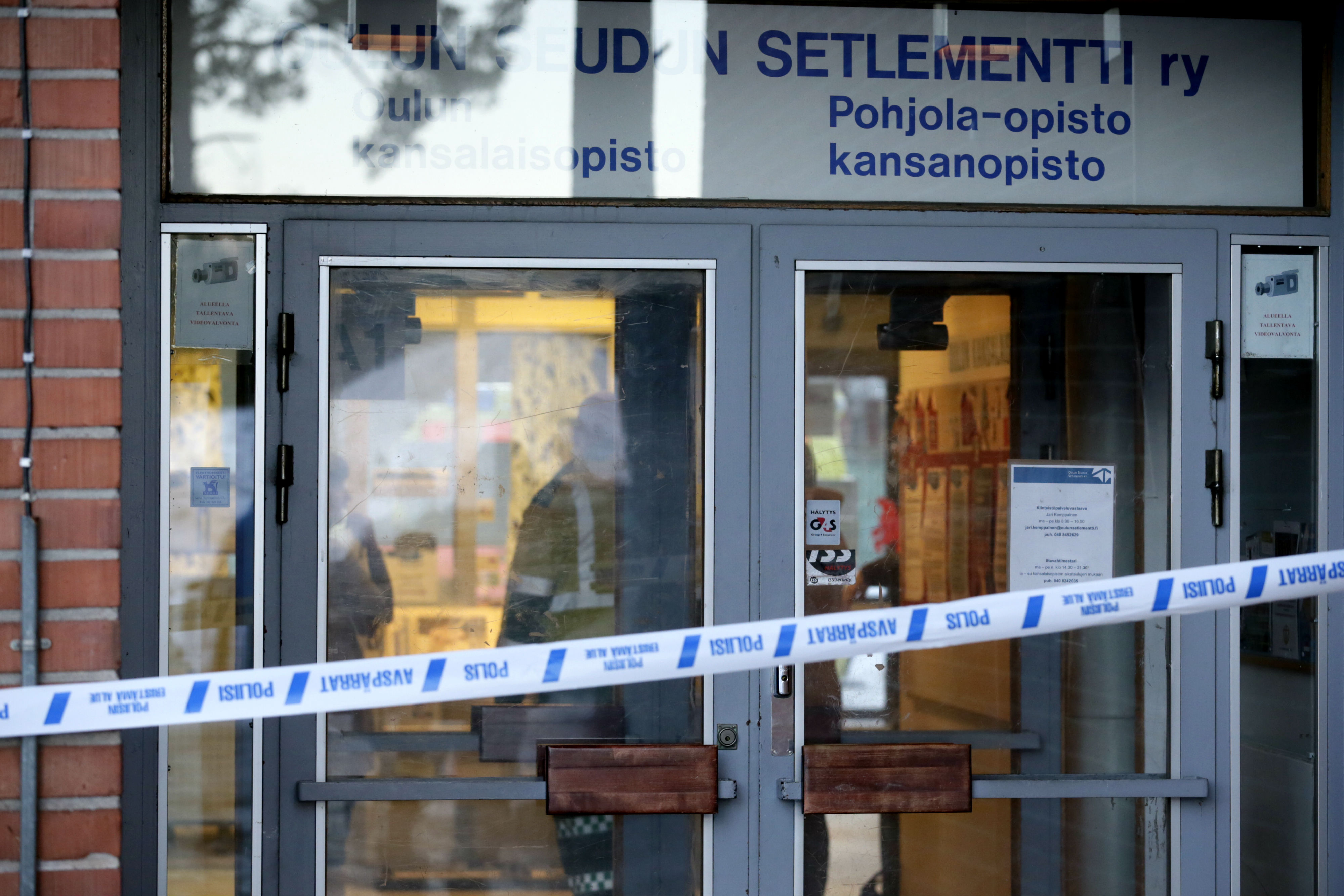 Poliisi eristi Pohjola-opiston.