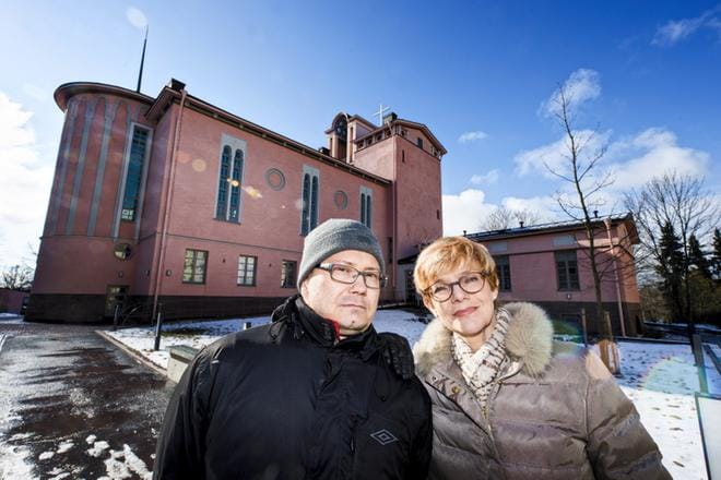 Tietokirjailijat Terho Miettinen ja Raija Pelli. Kuva: Kimmo Penttinen